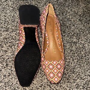 NEW- Chelsea & Violet Geometric Pattern Flats - Pink and Orange Size 6